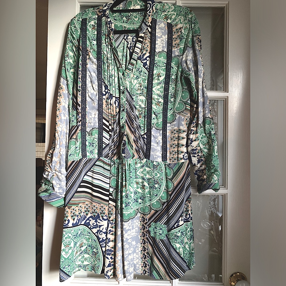 Anthropologie dress  fit loose dropped waist has pockets.
